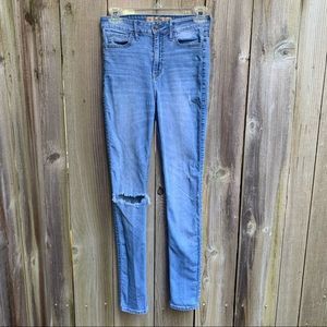 Hollister Super Skinny High Rise Jeans Busted Knee